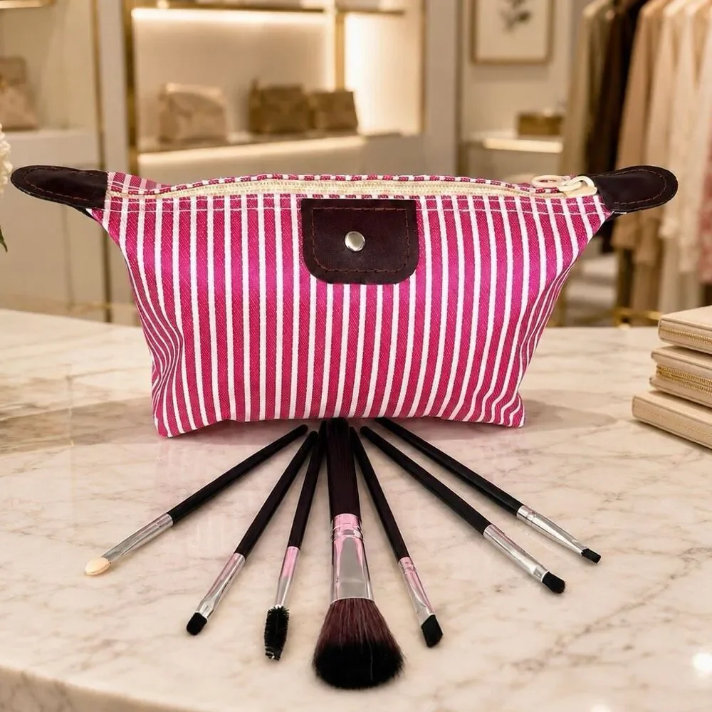 7 Makeup Brushes in Pink Zippered Storage Bag - Travel, Toiletries, Cosmetics